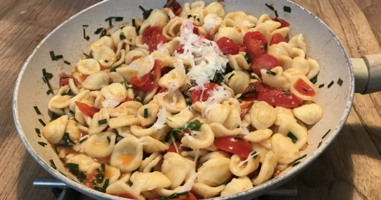 Orecchiette con tenerume, pomodorini e grana: la ricetta tradizionale del Sud
