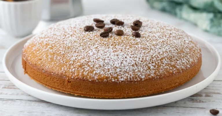 Torta al caffè soffice e cremosa: ricetta tradizionale e varianti