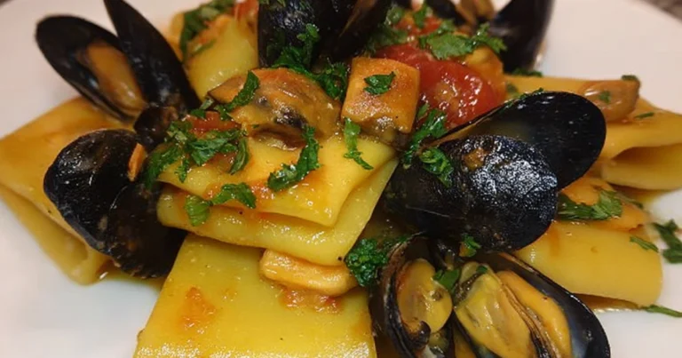 Paccheri con Porcini, Cozze e Datterini: Ricetta Gourmet dal Sapore Mediterraneo