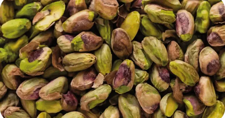 Tre alimenti quotidiani per il benessere: pistacchi, chiodi di garofano e cardamomo