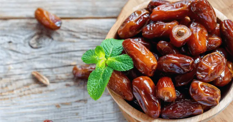 Benefici quotidiani di datteri, mandorle e noci: guida completa