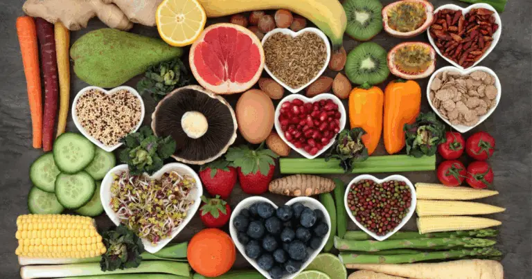 Alimenti che Migliorano la Salute: I Benefici Nascosti di Noci, Semi e Frutta