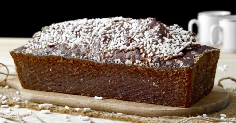 Plumcake al cacao e yogurt: il dolce alto e sofficissimo ideale per colazione e merenda