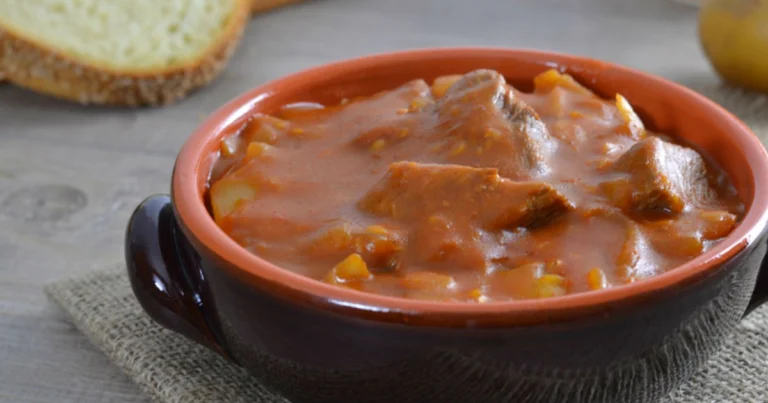 Gulash Ungherese: Lo Stufato Tradizionale Ricco di Gusto e Storia