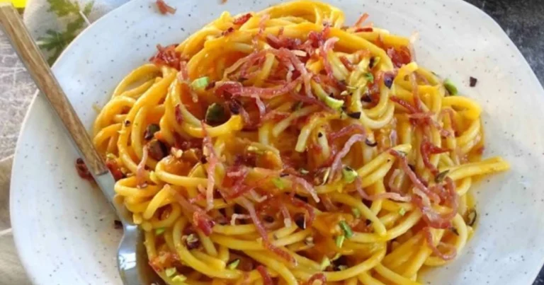 Pasta con crema di zucca e burrata: un primo piatto autunnale cremoso e raffinato