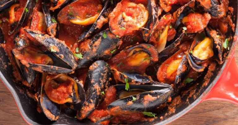 Cozze in salsa piccante: ricetta tradizionale facile e saporita