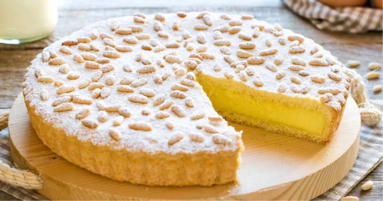 Torta della Nonna: la ricetta classica dal cuore di crema e pinoli
