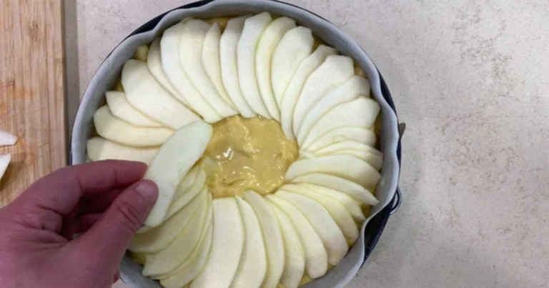 Torta Nua alle mele: ricetta originale e soffice con crema pasticciera