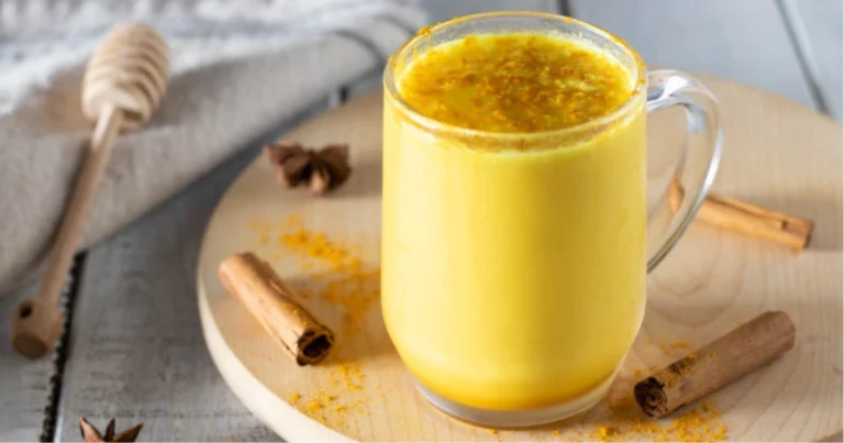 Latte Dorato (Golden Milk): Benefici, Preparazione e Come Integrarlo nella Tua Routine