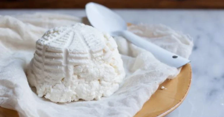 Ricotta fatta in casa: la ricetta semplice con soli 3 ingredienti