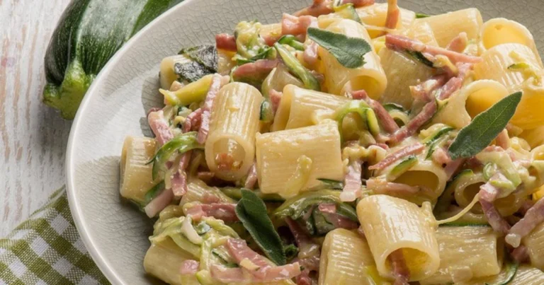 Penne al forno con zucchine, speck e zafferano: ricetta completa e consigli pratici