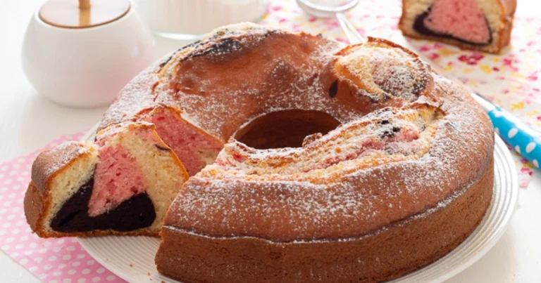 Ciambella Zuppa Inglese: la ricetta soffice e colorata che conquista tutti