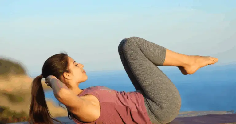 Yoga per sgonfiare l’addome: una sequenza semplice per migliorare digestione, postura ed energia