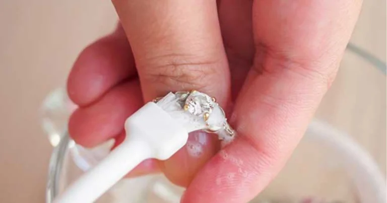 Detergente naturale per gioielli: guida completa per una pulizia brillante e sicura