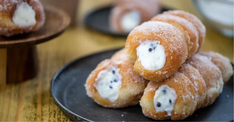 Cartocci Siciliani Fritti: Dolci Soffici Farciti con Crema di Ricotta