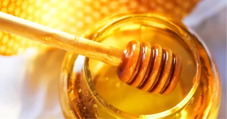 Benefici del miele: come utilizzarlo nella cura naturale dei piccoli disturbi quotidiani