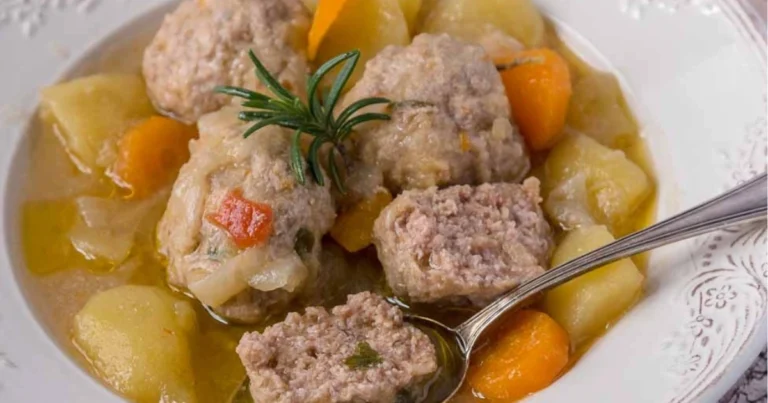 Polpettine in Brodo con Pastina: Ricetta Tradizionale e Comfort Food Perfetto per l’Inverno
