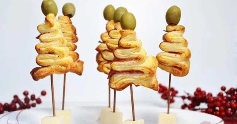 Alberelli di pasta sfoglia: finger food natalizi facili e scenografici