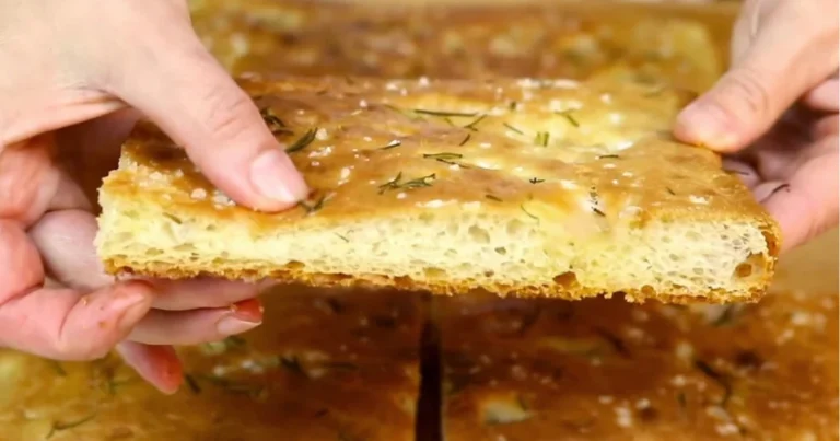 Focaccia fatta in casa: ricetta completa per ottenere una focaccia soffice, alta e ben alveolata
