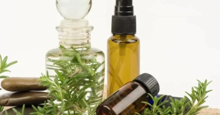 Tonico naturale per capelli con rosmarino, chiodi di garofano, alloro e cannella