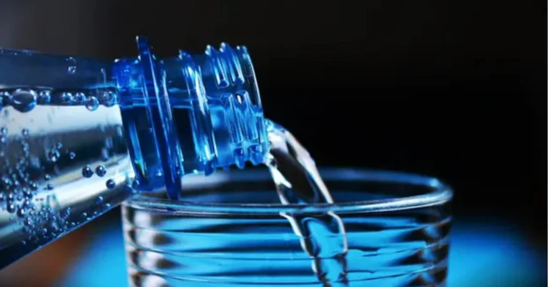 Perché il corpo ha bisogno di acqua: guida completa all’idratazione quotidiana