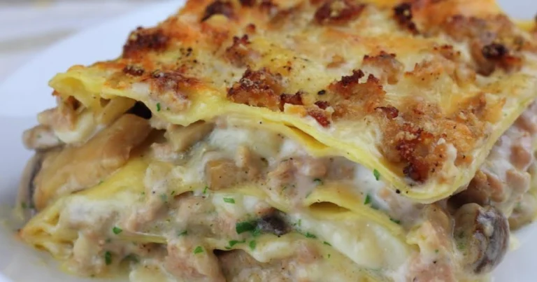 Lasagna ai funghi e salsiccia: ricetta cremosa e ricca di sapore per ogni occasione
