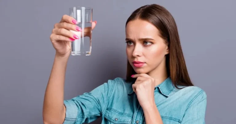 Acqua alcalina: bevanda mattutina, benefici reali e uso consapevole