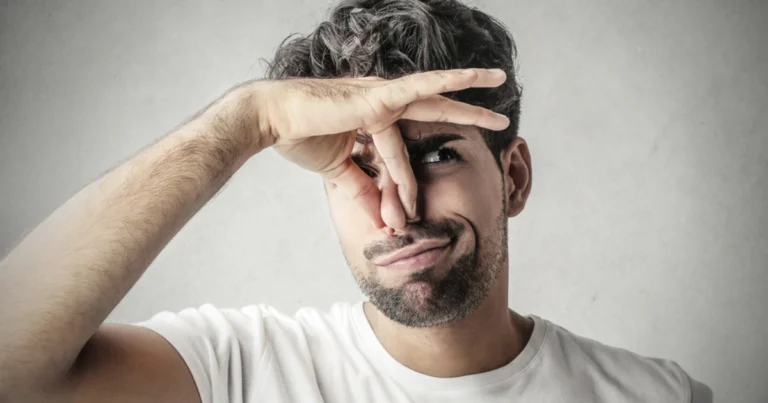 Odori del corpo che possono segnalare un problema di salute: come interpretarli correttamente