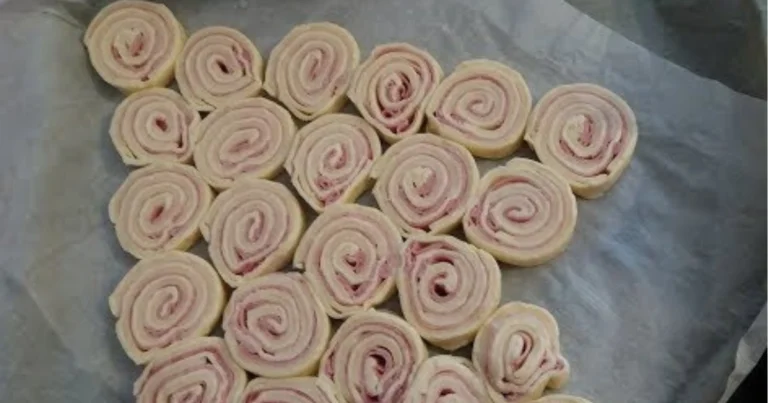 Albero di Girelle di Sfoglia: Un Antipasto Natalizio Facile e Gustoso