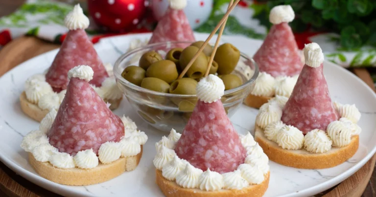 Cappelli di Babbo Natale: finger food natalizio facile, veloce e d’effetto