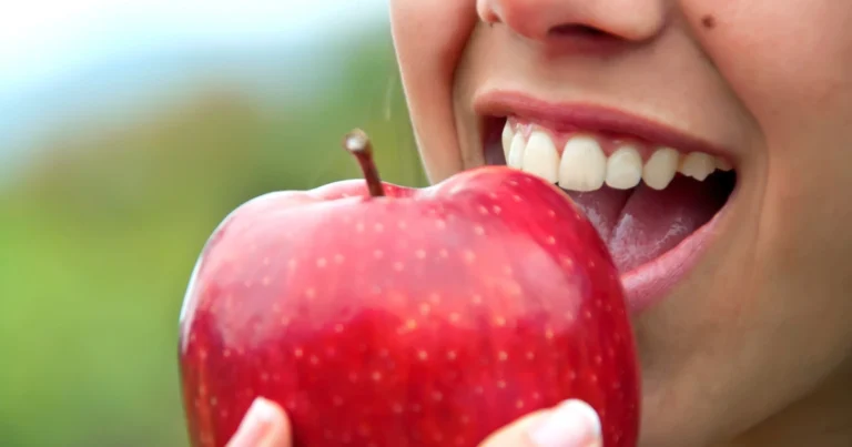 Perché mangiare una mela ogni giorno: benefici reali, scienza e consigli pratici