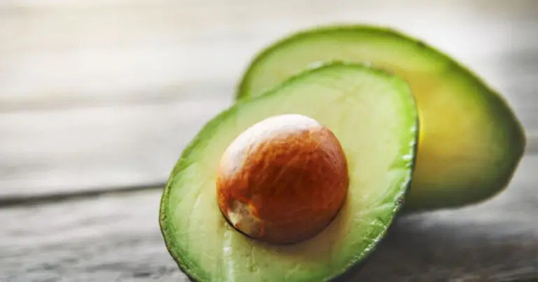 Come capire se l’avocado è maturo: guida completa per scegliere il frutto perfetto