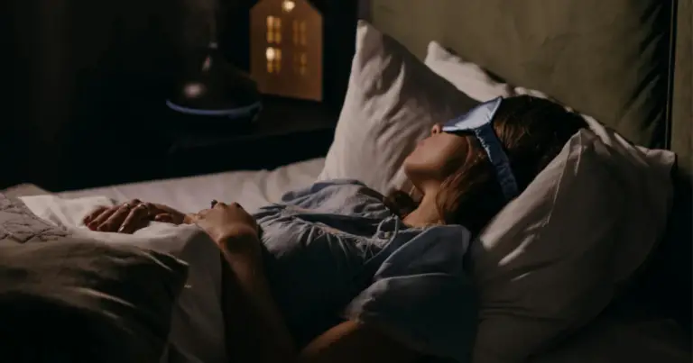 Andare a dormire tardi: effetti sul ritmo circadiano, sul recupero e sul benessere quotidiano