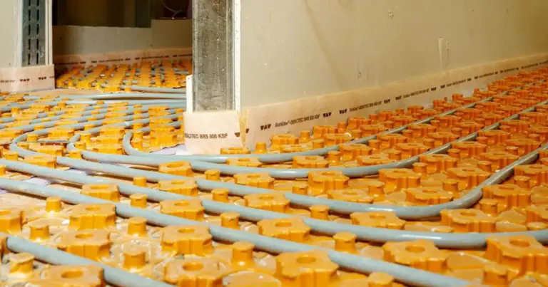 Sistema di riscaldamento antico a canali: come funziona il calore che scorre sotto il pavimento