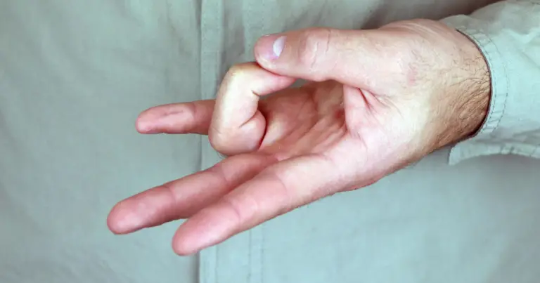 Prithvi Mudra: cos’è, come praticarla e quali benefici può offrire secondo lo yoga