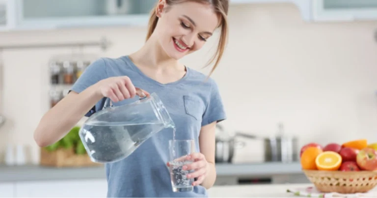 L’arte di bere acqua correttamente: quando e come idratarsi per stare meglio