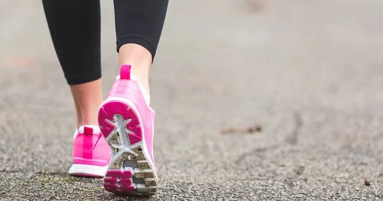 I benefici della camminata regolare per la salute fisica e mentale