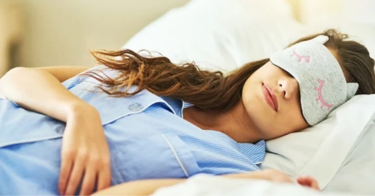 Dormire con la luce accesa: un rischio invisibile per la salute