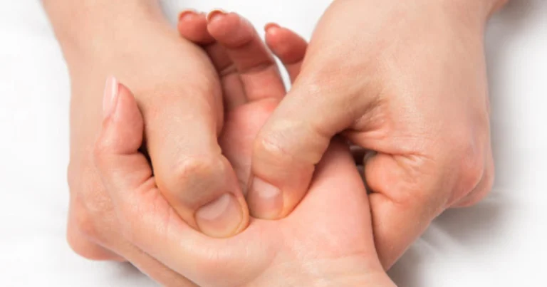 Mappa della mano e zone di benessere: guida pratica alla riflessologia palmare