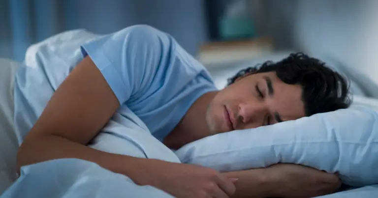 Andare a dormire presto: perché l’orario del sonno influisce su benessere, mente ed energia