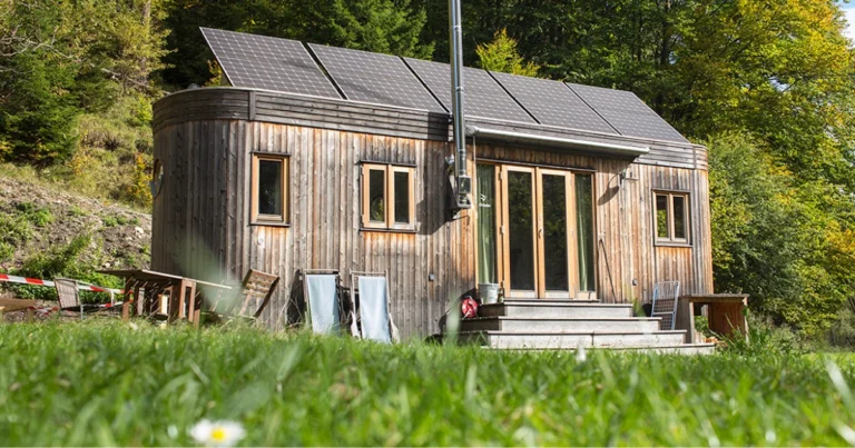 Casa autosufficiente: progettare un sistema domestico resiliente